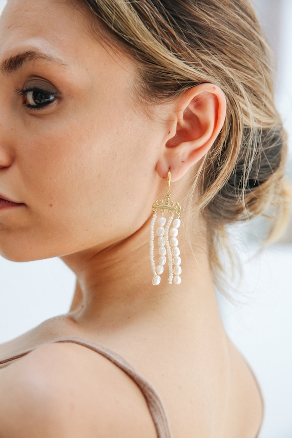 Yienate Orecchini di perle lunghi alla moda con nappe di cristallo e perle pendenti orecchini a goccia unici a doppia catena di perle orecchini da ballo per donne e ragazze