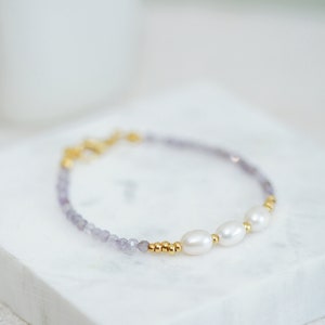 Lavender Amethyst Bracelet / Delicate Tiny Stone Bracelet / Healing Crystal Jewelry / Dainty Birthstone Bracelet , Gift For Her imagem 2