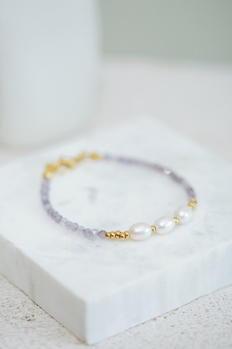 Lavender Amethyst Bracelet / Delicate Tiny Stone Bracelet / Healing Crystal Jewelry / Dainty Birthstone Bracelet , Gift For Her imagem 2