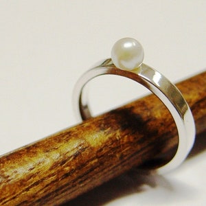 Ring in silver with pearl image 3