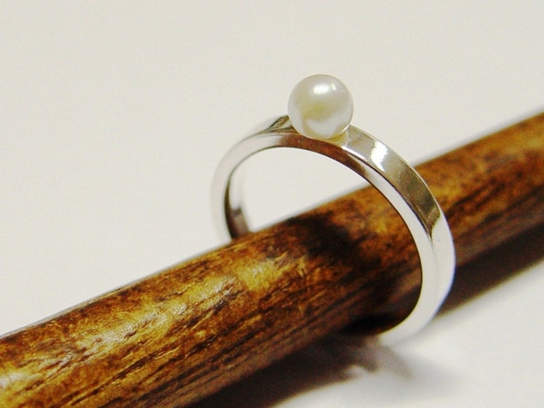 Ring in silver with pearl image 3