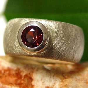 Ring with garnet Silver hand forged