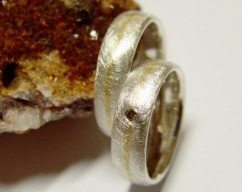 Wedding rings in silver and gold with brilliant