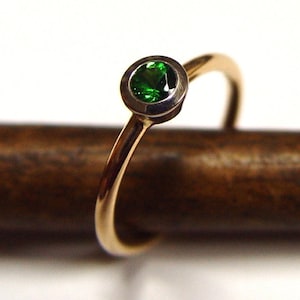 Gold ring with Tsavorite / Green Garnet