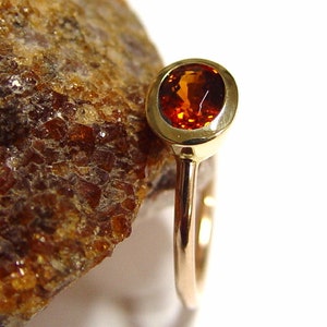 Ring in Gold mit Mandarin-Granat Bild 3