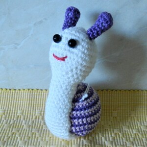 Schnecke Kriechtier Amigurumi Baumwolle gehäkelt 15 cm Lila