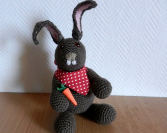 Hase  Rabbit  Amigurumi gehäkelt braun 22 cm