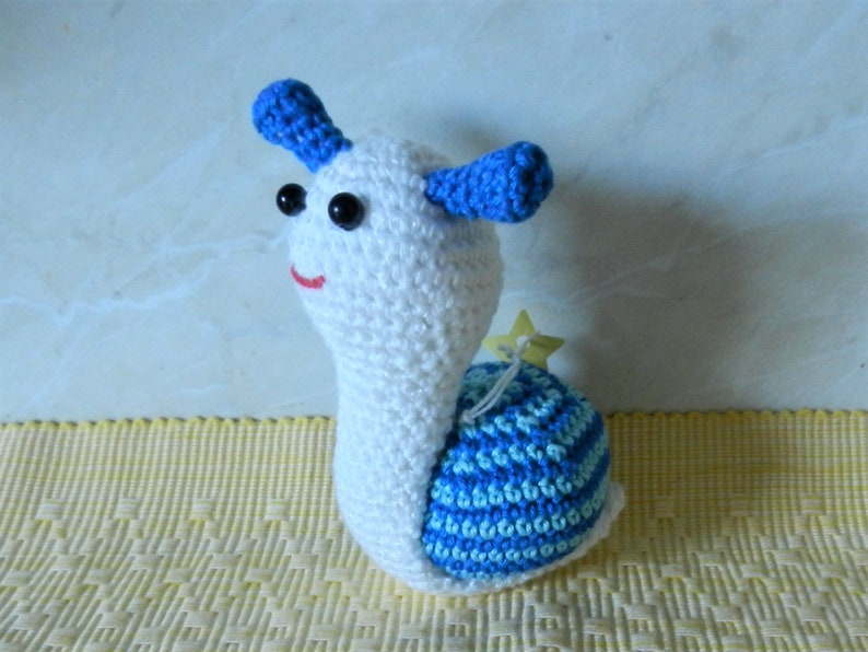 Schnecke Kriechtier Amigurumi Baumwolle gehäkelt 15 cm Blau