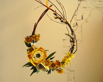 Corona de fieltro Corona de ranúnculo amarillo Corona de primavera única Corona amarilla Flor de fieltro Corona de fieltro moderna Corona de primavera verano Corona de todos los días
