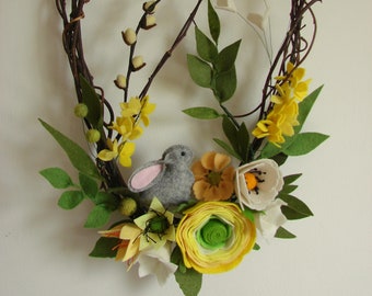 Corona de ranúnculos con flores de fieltro de color verde amarillo Corona de fieltro de primavera única Flor de fieltro hecha a mano Decoración de Pascua Corona de puerta de granja Corona para todos los días