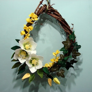 Corona de flores de fieltro Corona de fieltro de primavera única Corona de toda la temporada Flores de fieltro Corona floral Amarillo Blanco Verde Corona de verano Decoración de la puerta