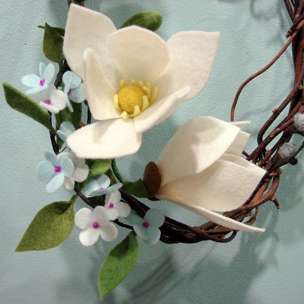 Felt flower wreath White Magnolia flowers Unigue spring wreath  Handmade felt wreath Modern spring door decor White Green Blue felt flowers