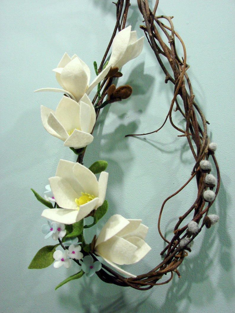 Felt flower wreath White Magnolia flowers Unigue spring wreath Handmade felt wreath Modern spring door decor White Green Blue felt flowers image 2