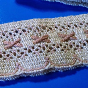 1,8 m tolle Bauernspitze rosa-beige, 4,8 cm hoch, BW, Vintage, pizzo cottone, cotton lace