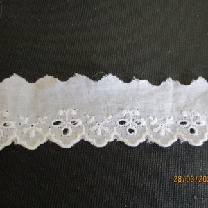 2 m weiße Spitze , 2 cm, Lochspitze, Wäschespitze, Vintage-Spitze, gute Ware, BW