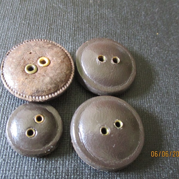 4 boutons cuir vintage, ronds, 1x 2 cm et 3x 2,7 cm, marron, boutons traditionnels, maison de campagne, deux trous