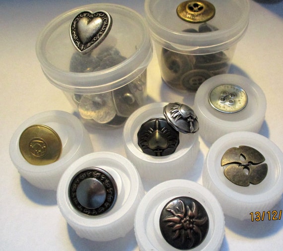 CHOOSE high-quality blue or green brown x 18 mm 23 mm buttons K563