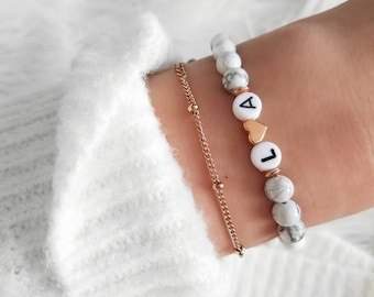 Bracelet d’origine nom Pierre naturelle Perles Gris Blanc Lettres souhaitées Lettres Initiales Bracelet en perle Bracelet Bracelet