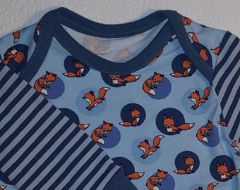 Handmade Langarm - Babyshirt Gr. 68 m. amerik. Ausschnitt Füchse und Kreise blau