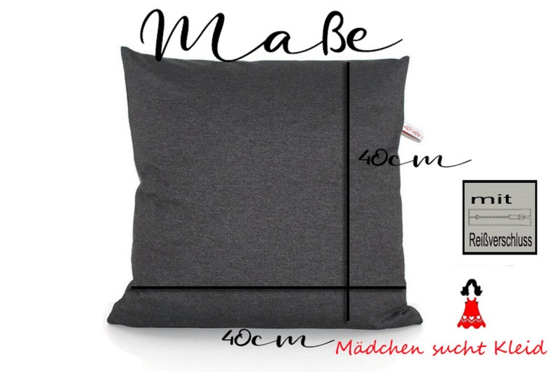 May include: A dark gray pillow with a zipper closure. The pillow is 40 inches by 40 inches. The text "Mabe" is written at the top of the image. The text "M&auml;dchen sucht Kleid" is written at the bottom of the image.