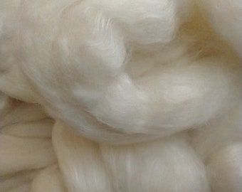 White Blue-Faced Leicester and Tussah Silk Roving75/25