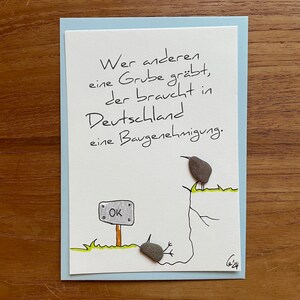 Kieselsteinbild Lustige Spruchkarten "Andern eine Grube graben..."