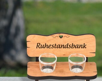 Schnapsbank mit Gravur "Ruhestandsbank" aus Erlenholz