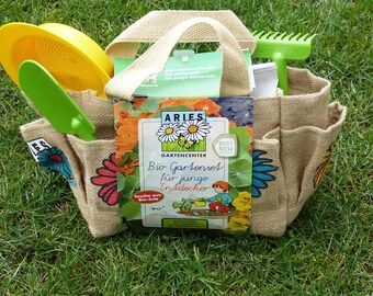 Légumes bio dans un sac de jute pour les jeunes explorateurs