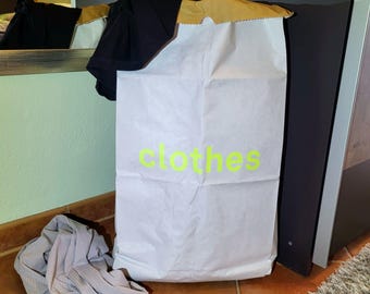 Bolsa para ropa hecha de papel reciclado