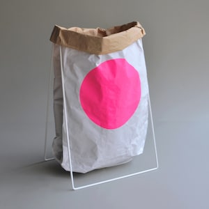 porta sacchetti di carta bianco