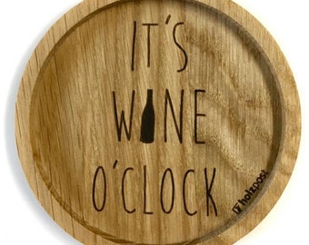 Holzuntersetzer "It s wine o clock" - Flaschenuntersetzer aus massiver Eiche