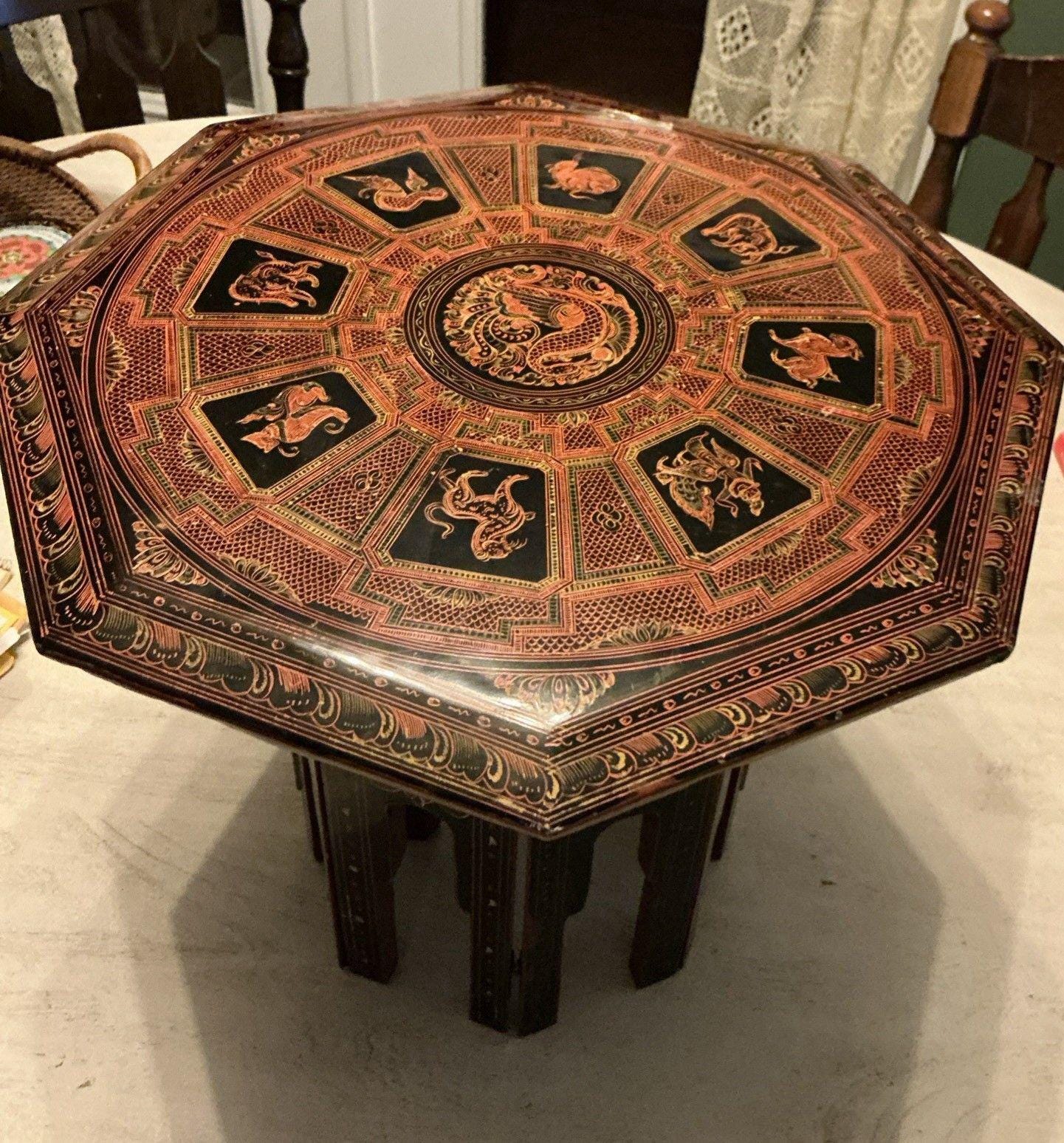 Table vintage asiatique en laque octogonale pliante avec pieds pliants - support tabouret