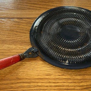 Vintage Heat Diffuser Round Metal Flame Fanner Red Handle Cooktop Shield