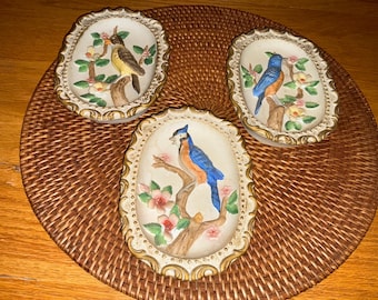 Vintage Homco 3D Style Wand Keramik Plaketten Set 3 Blauhäher und Gelb Foch