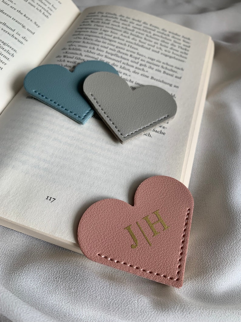 Personalisiertes Lesezeichen Initialen Herz Leder Lederlesezeichen Bookmark Geschenkidee Bücherwurm Leseratte handgemacht Bild 4