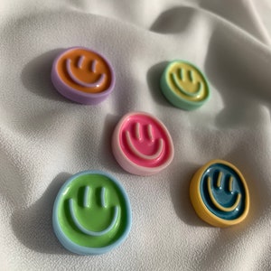 Magnet Smiley zufällige Farbe Kühlschrankmagnete Magnete Magnetwand Kühlschrank Smiley Smile Bunt Dekoration Gute Laune Bild 7