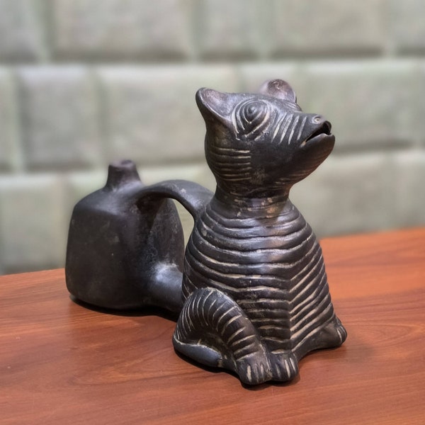 Water whistle vessel peruvian dog medium size huaco silabdor de agua