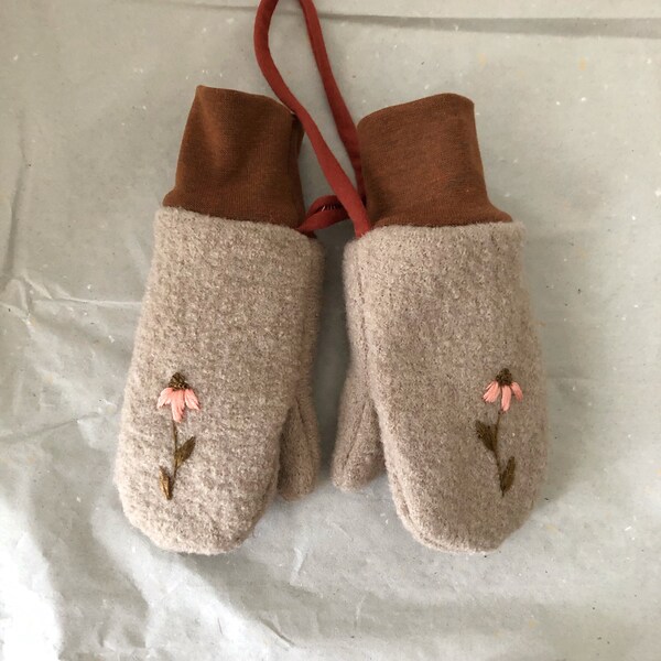 Wollwalk Gloves Size 2.5 to 3.5 Years Shipping Ready