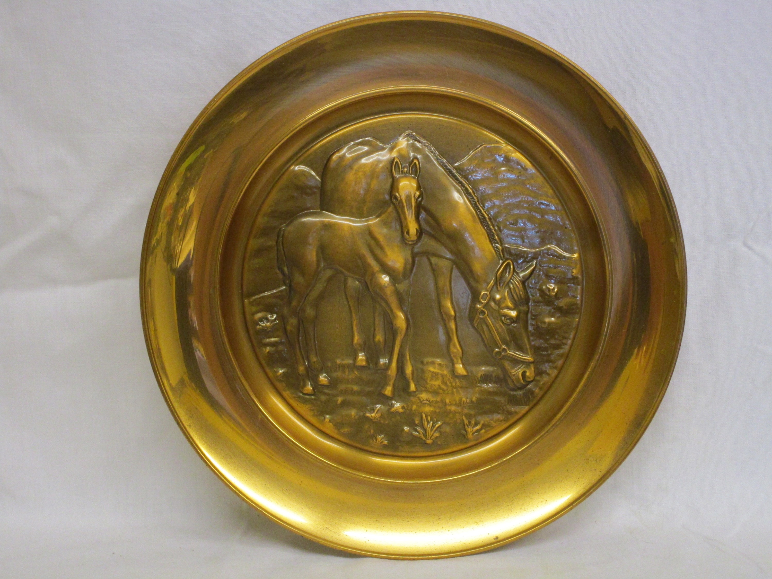 Wall plate with mare and foal - vintage - copper - plate for the wall - wall decoration - wall design - rural - horse motif - horses