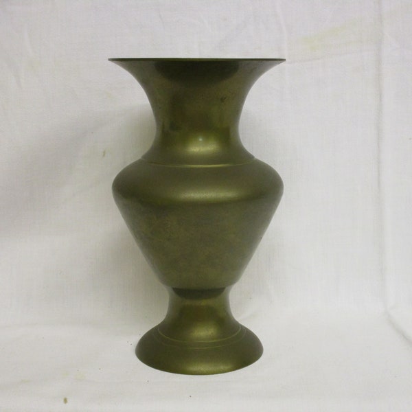 Vintage Messingvase - Vase - Messing - Blumenvase - Höhe 19,5 cm - patiniert angelaufen -  80er oder 70er Jahre - für Blumen - Deko-Objekt -