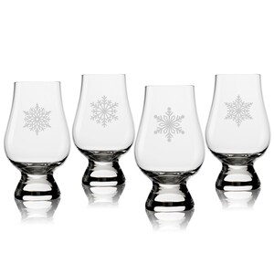 CHRISTMAS BARWARE Paper Snowflakes Sand Etched Glencairn Classic Scotch Whisky Glasses, Christmas Whiskey Glass, Festive Holiday Glass
