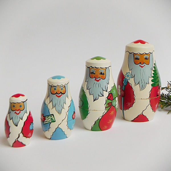 Vier alte Babuschka, Matroschka, Weihnachtsmann, russische Puppe, Nesting Puppe, handbemalt, Vintage