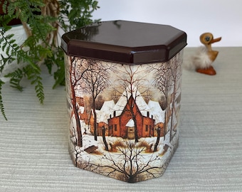 Vintage Tchibo blikken doos in bruine tinten met winterlandschap en plastic deksel (1K)