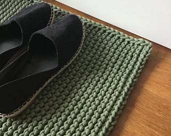 Cotton mat to place in the hallway under wet shoes, floor protection by the entrance door, original delicate doormat, machine washable.