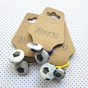 Fußball Haargummi für Jungen & Mädchen – Geschenk Fußball-Fan – Haargummis wählbar gelb braun blau rot