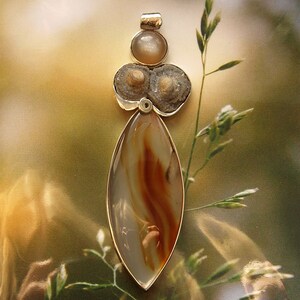Schmuckanhänger Achat Navette, Zwillings Chalcedonrosette, Mondstein Cabochon, Silber