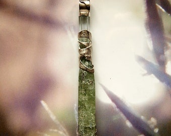 Pendant made of aquamarine and green kyanite raw crystal, set in silver.