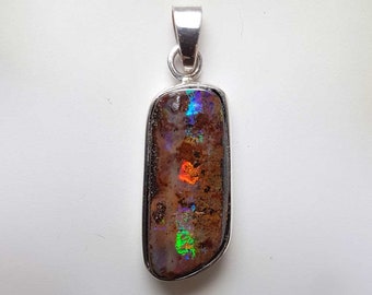 Boulder Opal Anhänger mit Silberfassung, handgemacht