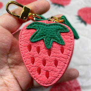 Porte-clés porte-monnaie fraise