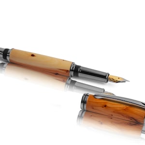 Taxushout - elegante vulpen, handgedraaide vulpen - voor uzelf of als cadeau voor uw dierbaren - gravure of etui optioneel